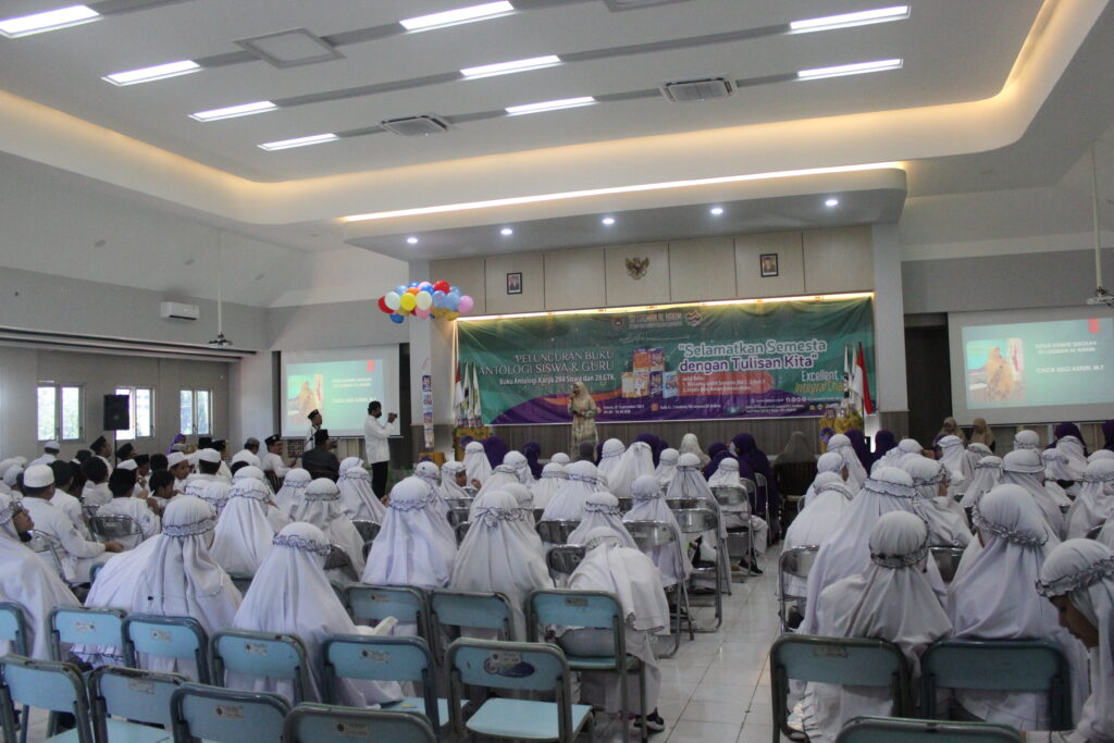 Hidayatullah Surabaya Menggelar Acara Peluncuran Buku Antologi Siswa dan Guru