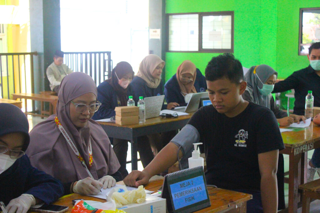 Pemeriksaan Kesehatan bagi Guru dan Santri di Hidayatullah Surabaya