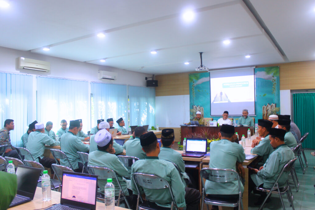 Rapat Kerja Hidayatullah Surabaya Tahun Ajaran 2024/2025